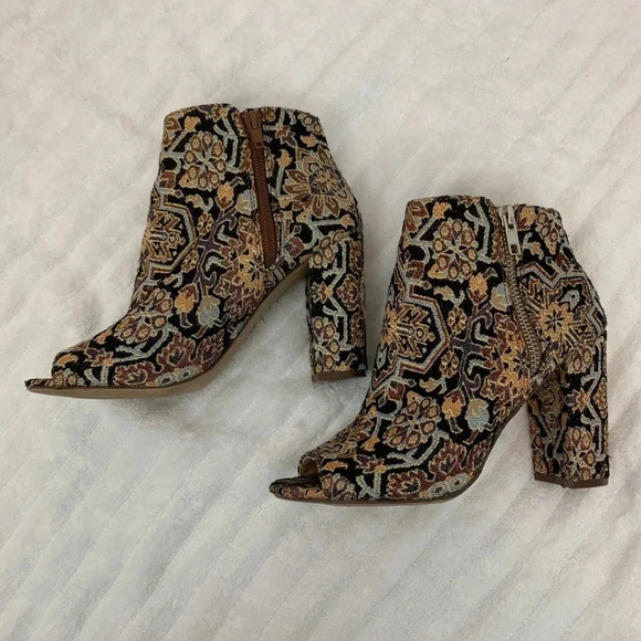 CANDIE’S boots - Picture 1 of 8